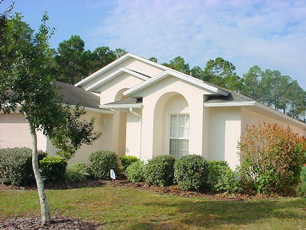 Villa front 305