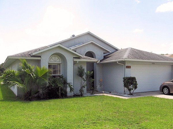 Villa front 306